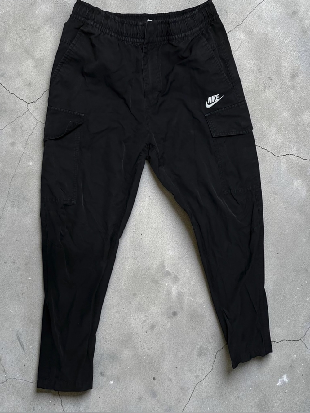 Nike men’s woven cargo faded black tapered leg drawstring pants size small